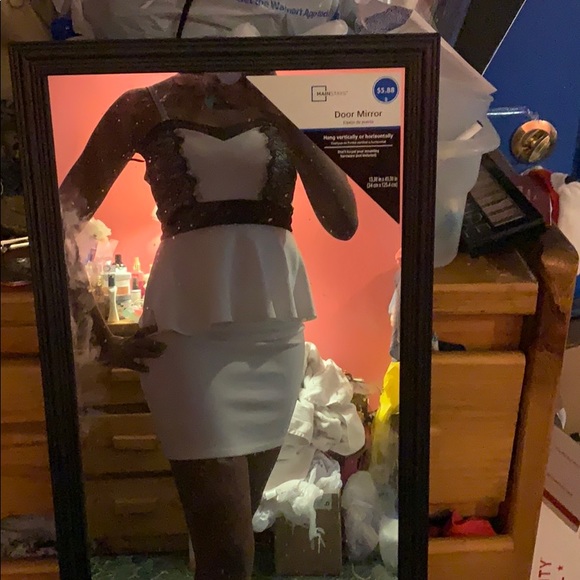 Tight fit halter dress - Picture 4 of 4